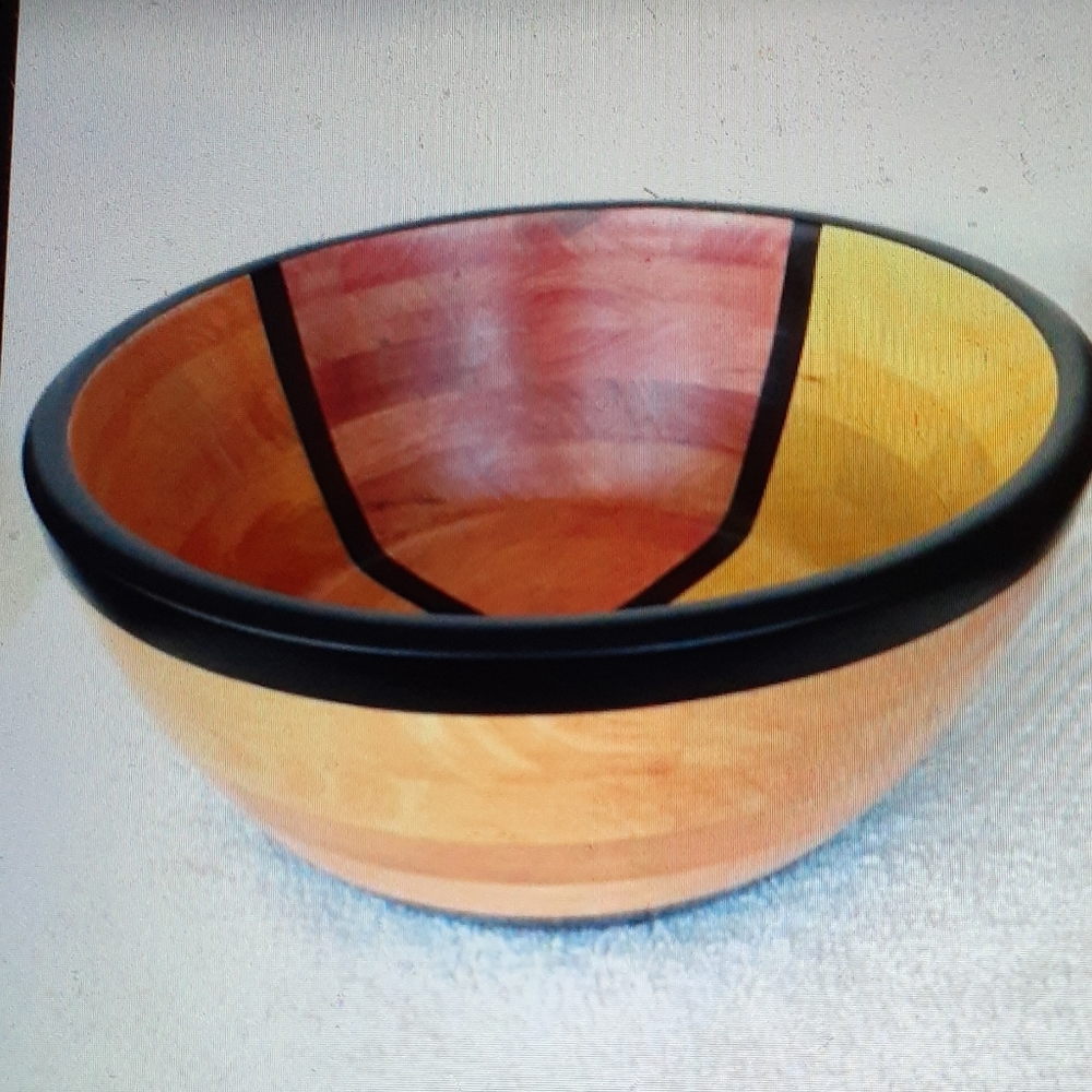 Large Acacia wood salad bowl. - Picture 2 of 7